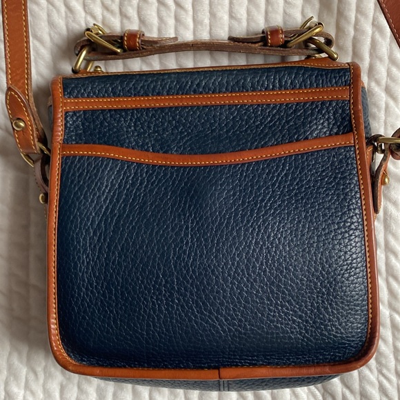 Vintage Dooney & Bourke Square Carrier Crossbody in Navy and Tan - Picture 5 of 13